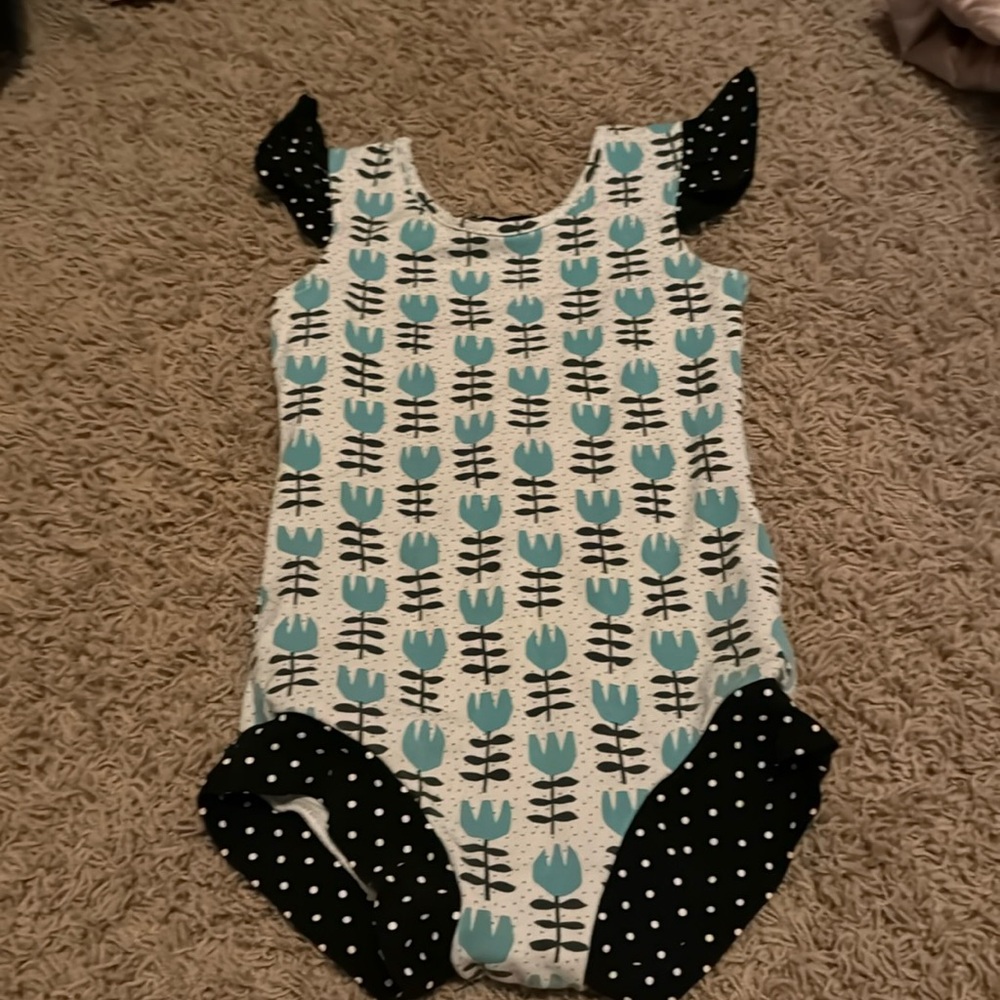 Girls size 7 Leo Luvs Leotard.